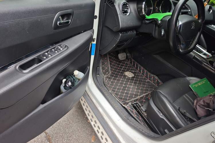 Used Peugeot 3008 2013 2.0L Automatic Trend Edition Driver Seat