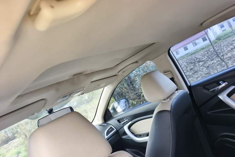 Used CHANGAN Alsvin V7 2015 1.6L Automatic Enjoyment Model China IV Standard
