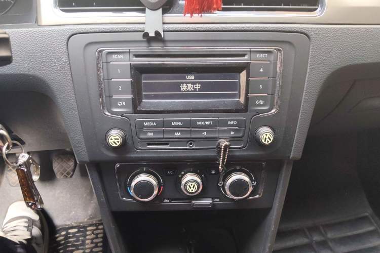 Used Volkswagen Santana 2015 1.6L Manual Comfort Edition
