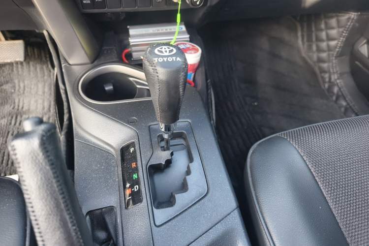 Used Toyota RAV4 2019 2.0L CVT Two-Wheel Drive Luxury Version China VI Standard
