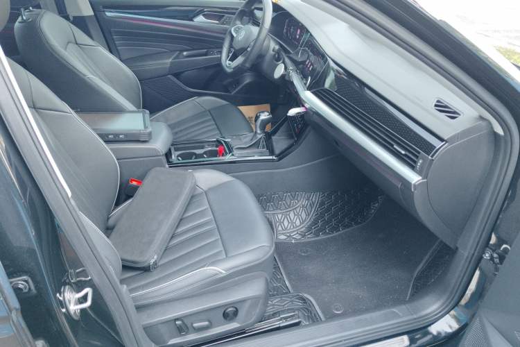 Used Volkswagen Passat 2022 330TSI Elite Edition Right Front Seat