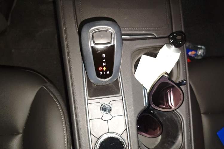 Used Cadillac XT4 2018 28T Two-Wheel-Drive Luxury Model Gear Lever