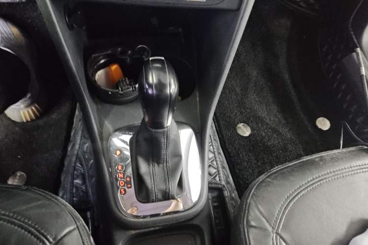 Used Volkswagen Polo 2011 1.6L Automatic ZhiShang Version Gear Lever