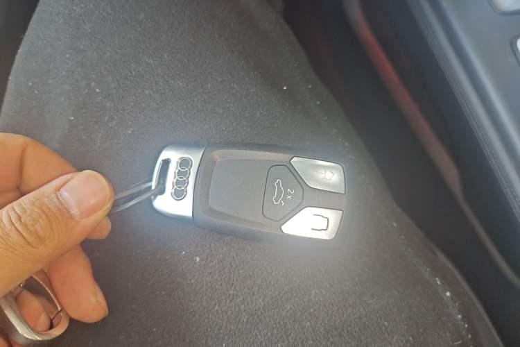 Used Audi A4L 2022 40 TFSI Luxury Dynamic Model Vehicle Key