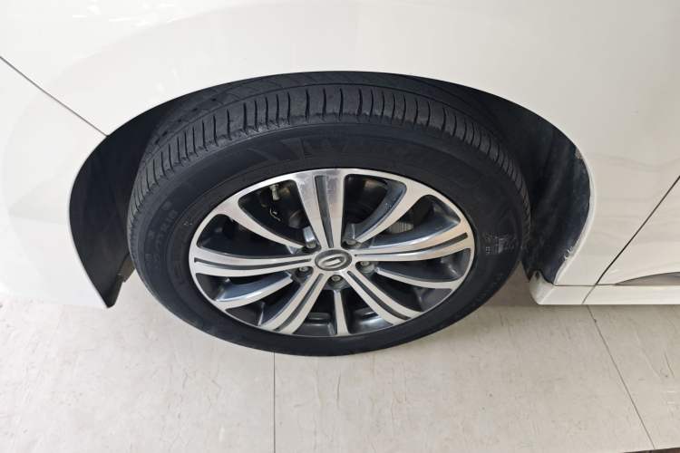 Used GAC Trumpchi M8 2020 Flagship 390T Navigation Model Left Front Wheel Hub