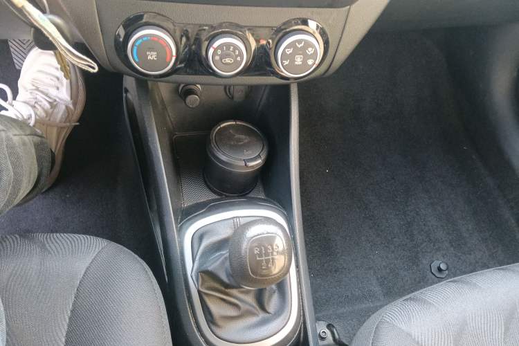 Used Kia K2 2015 Sedan 1.4L MT GLS
