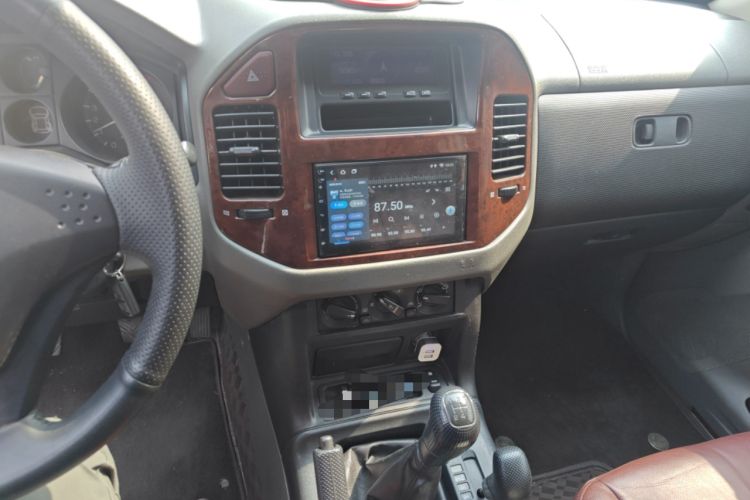 Used Mitsubishi Pajero 2011 V73 3.0L MT GL Audio And AC Panel