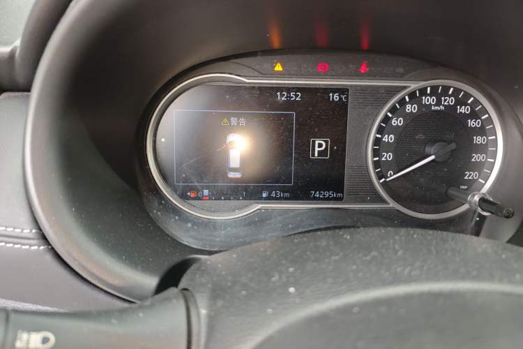 Used Nissan Kicks 2018 1.5L CVT Smart Connect Luxury Edition
