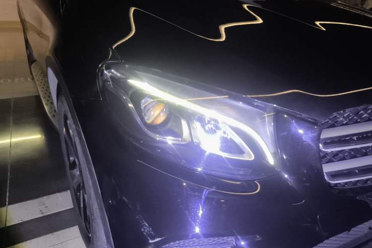 Used Mercedes-Benz GLC 2017 GLC 260 4MATIC Luxury Model Right Front Headlight