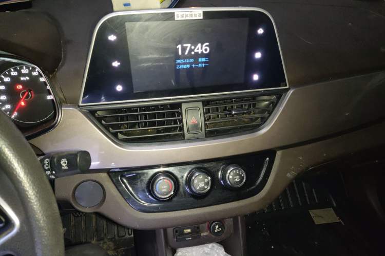 Used Baojun 310W 2017 1.5L Manual Fashion Model China V
