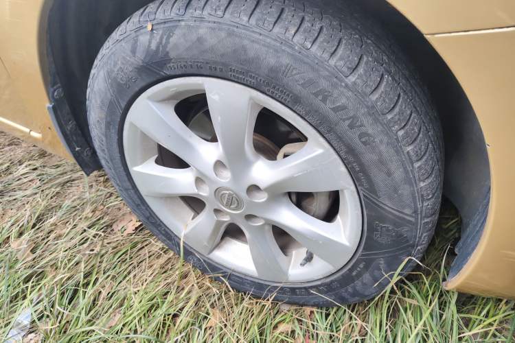 Used Nissan Tiida 2011 1.6L CVT Smart Version Right Front Wheel Hub