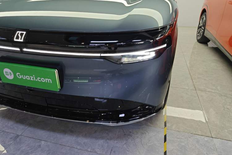 Used Zeekr 7X 2025 100 kWh Long-Range Rear-Wheel Drive with Intelligent Driving Features