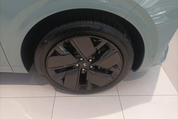 Used Li Auto L6 2025 Max Smart Refresh Edition Right Rear Wheel Hub