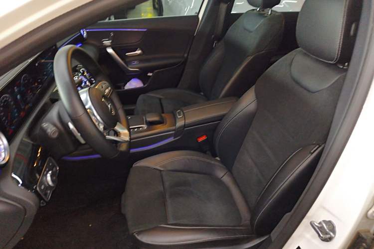 Used Mercedes-Benz A-Class 2022 Revised Version A 200 L Sport Sedan Fashionable Style Left Front Seat