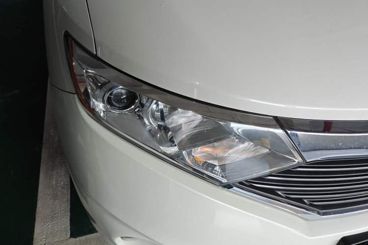 Used Nissan Quest 2015 3.5L SL Right Front Headlight