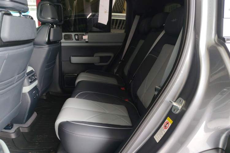 Used Formula Leopard 5 2023 Navigator Edition
