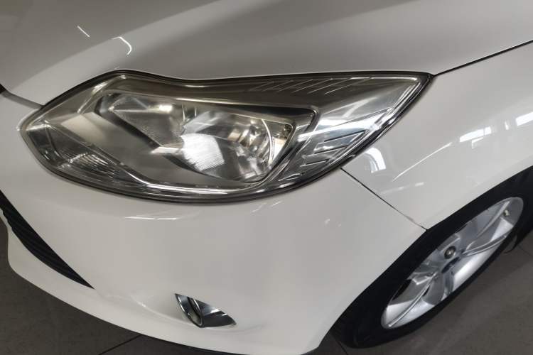 Used Ford Focus 2012 Hatchback 1.6L Automatic Fashion Edition Left Front Headlight