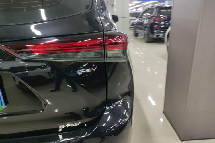 Used Toyota Crown Kluger 2024 2.5L HEV Four-Wheel Drive Luxury Edition Right Rear Taillight