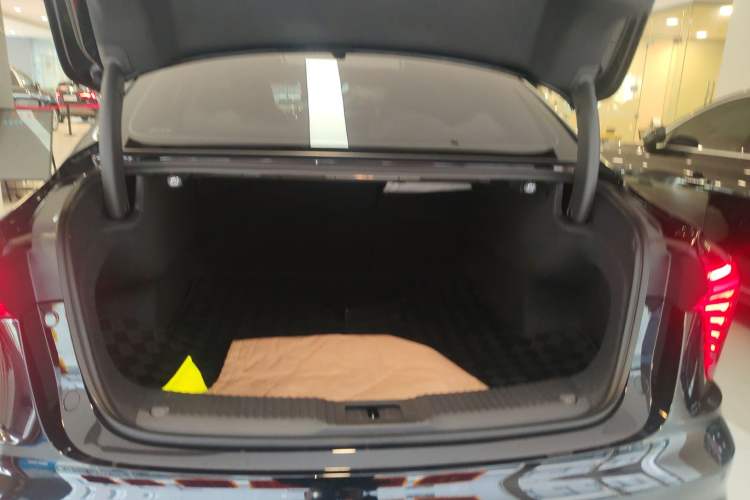 Used Hongqi H5 PHEV 2025 170 Super Hybrid Version Trunk