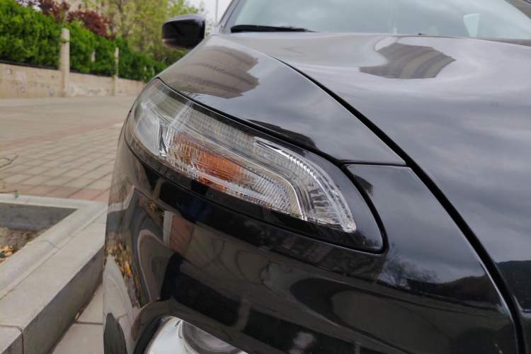 Used Jeep Cherokee 2016 2.0L Leading Edition Right Front Headlight