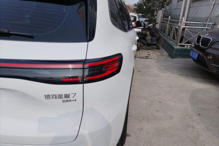 Used Geely Galaxy Galaxy Xingjian 7 EM-i 2025 120km Exploration+ Version