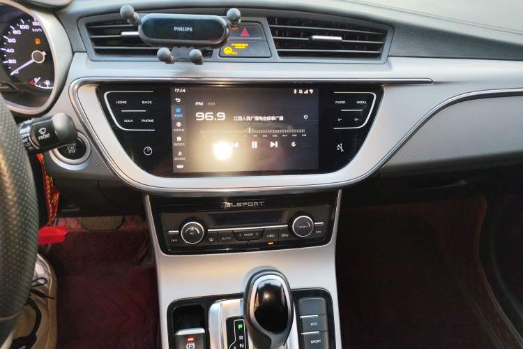 Used Geely Auto Emgrand GL 2018 1.8L DCT Elite Smart Connectivity Version Audio And AC Panel