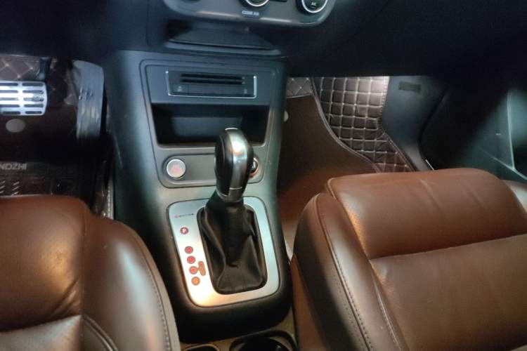 Used Volkswagen Tiguan 2016 300TSI Automatic All-Wheel Drive Luxury Edition Gear Lever