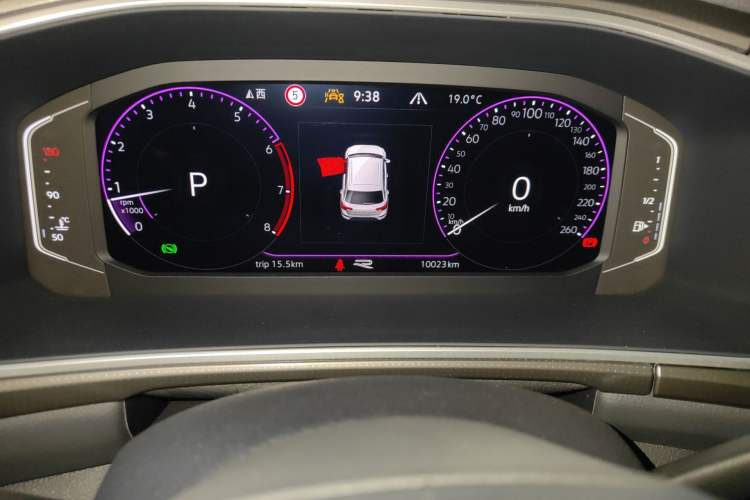 Used Volkswagen T-ROC 2023 300TSI DSG Two-Wheel Drive Starlight Edition Odometer Close Up