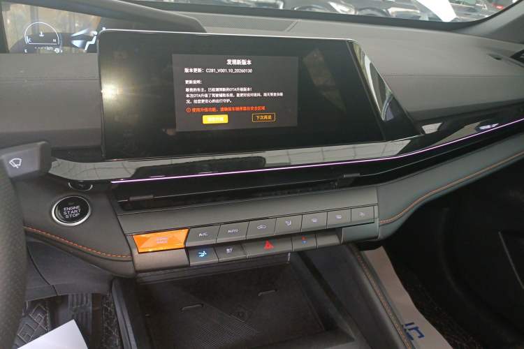 Used CHANGAN UNI-V 2025 1.5T 500Bar High-Energy Version