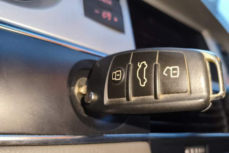 Used Audi A6L 2011 2.0 TFSI automatic Comfort trim Vehicle Key