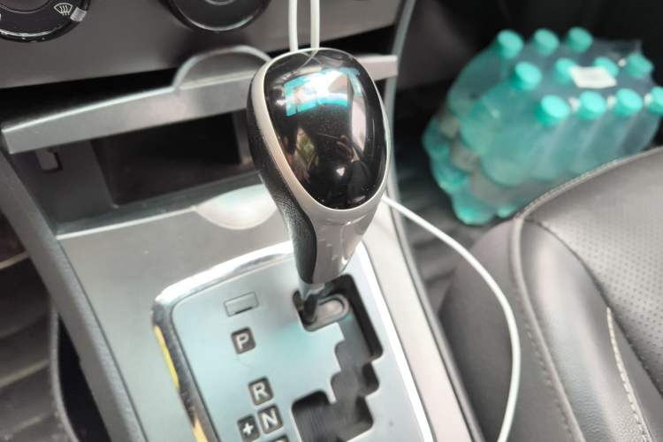 Used BYD L3 2013 1.5L Automatic Comfort Edition Gear Lever