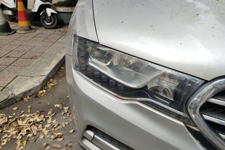 Used Haval H6 Coupe 2015 Blue Label 2.0T Manual Two-Wheel-Drive Elite Model Right Front Headlight