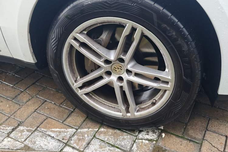 Used Porsche Macan 2022 Macan 2.0T Right Front Wheel Hub