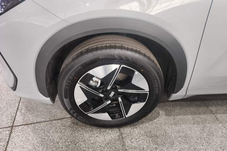 Used Geely Galaxy E5 2026 Model 530km Exploration Edition Left Front Wheel Hub