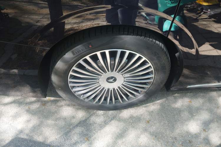 Used VOYAH Dream 2025 PHEV Four-Wheel-Drive Flagship Kunpeng Edition Exterior 5