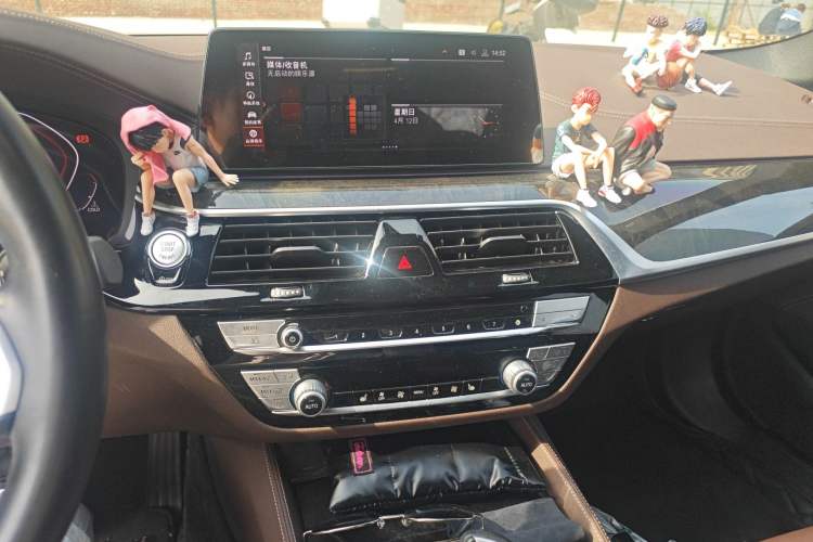 Used BMW 5 Series 2020 525Li M Sport Package Audio And AC Panel