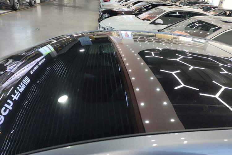 Used Roewe i6 MAX 2020 300TGI Automatic Cool & Stylish Skyroof Edition
