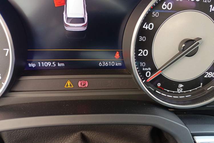 Used Volkswagen Touareg 2022 2.0 TSI Flagship Special Edition Odometer Close Up