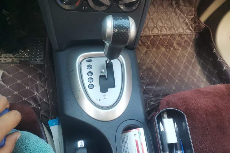 Used Nissan Qashqai 2015 2.0 XL Coolfire CVT 2WD Gear Lever