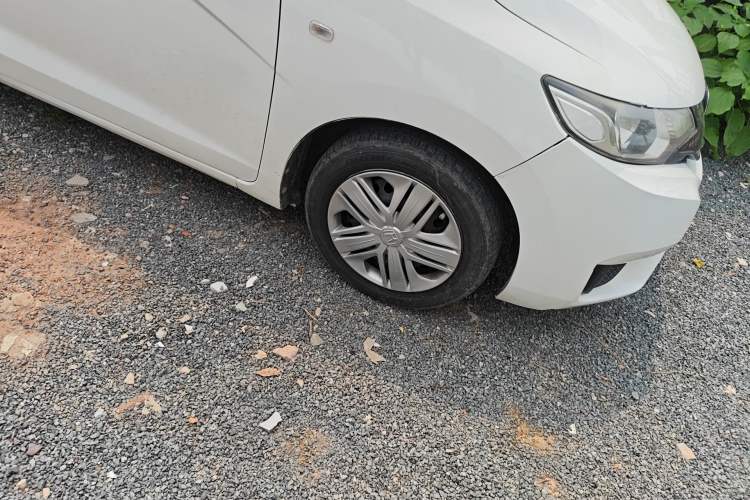 Used Honda Fit 2014 1.5L LX CVT Comfort Model Right Front Wheel Hub