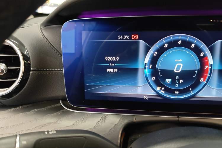 Used Mercedes-Benz E-Class 2019 E 300 L Sporty and Stylish Model