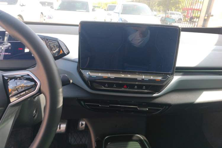 Used Volkswagen ID.4 X 2024 Pure & Smart Edition Audio And AC Panel