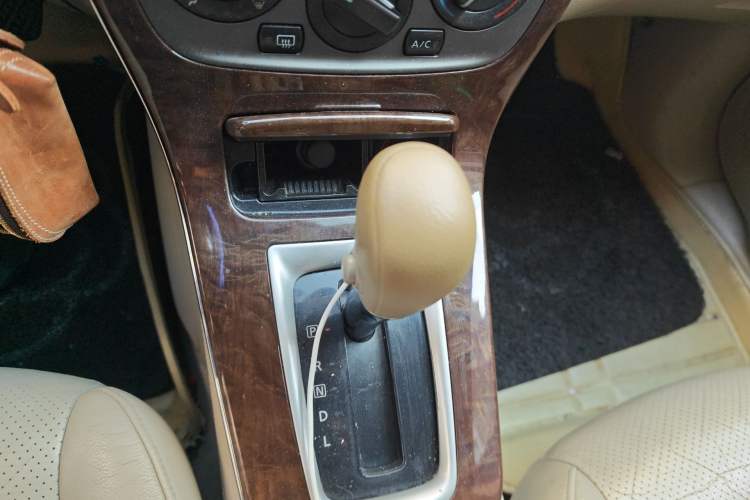 Used Nissan Sylphy 2012 1.6 XL CVT Luxury Edition Gear Lever