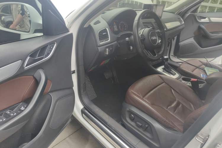 Used Audi Q3 2013 35 TFSI Comfort Model Driver Seat