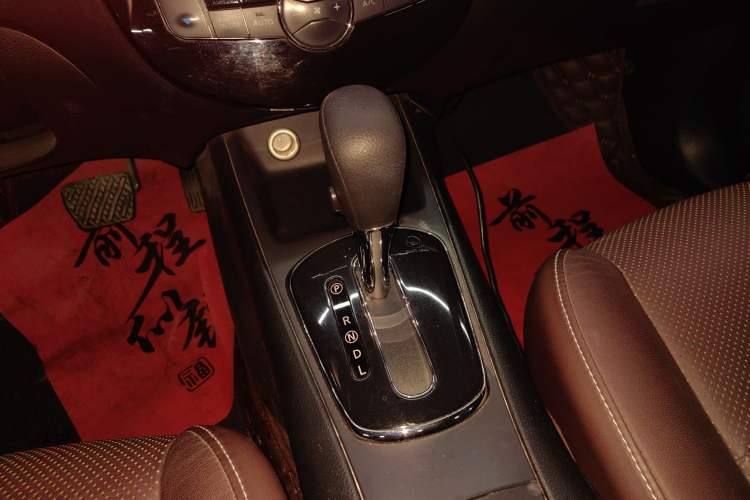 Used Nissan Tiida 2014 1.6L CVT Cool Cafe Edition
