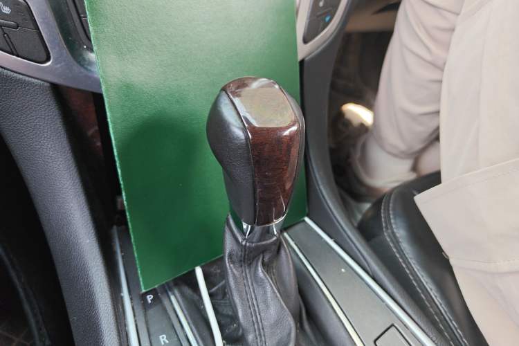 Used Cadillac SRX 2012 3.0L Elite Edition Gear Lever