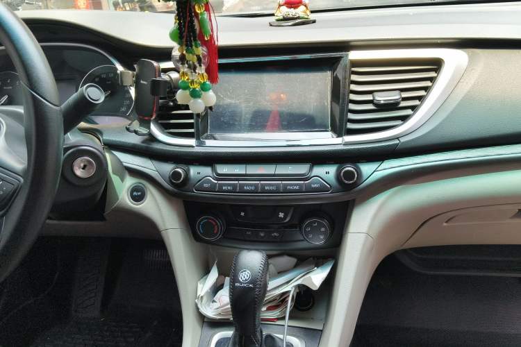 Used Buick GT 2016 15N Automatic Elite Edition Audio And AC Panel