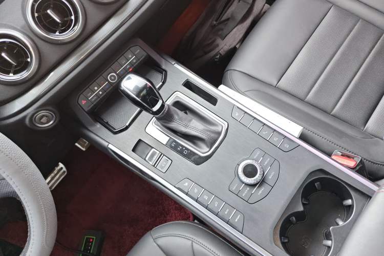 Used Wey VV5 2017 2.0T Ultra-Luxury Version
