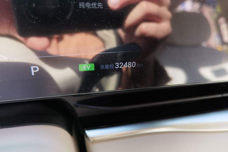 Used VOYAH Dream 2024 PHEV Ultra-Long Range Flagship Edition Odometer Close Up