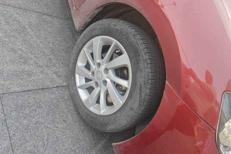 Used Nissan Tiida 2016 1.6L CVT Cool Dynamic Edition Right Front Wheel Hub